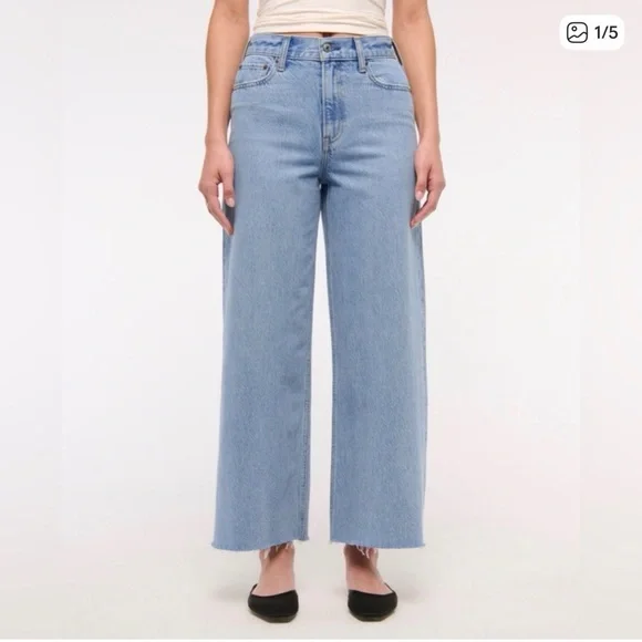 Abercrombie & Fitch Light Blue crop wide leg Jeans - Picture 1 of 6